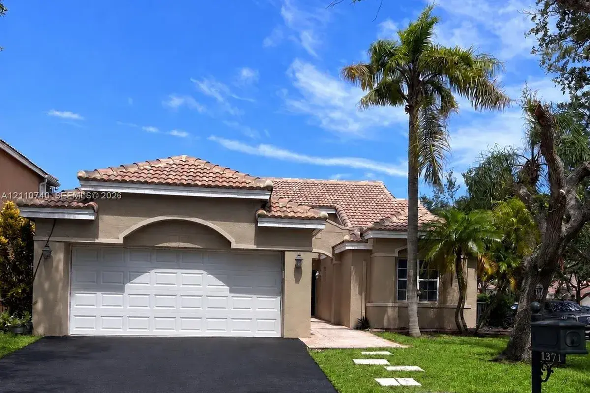 1371 Bayview Cir, Weston FL 33326