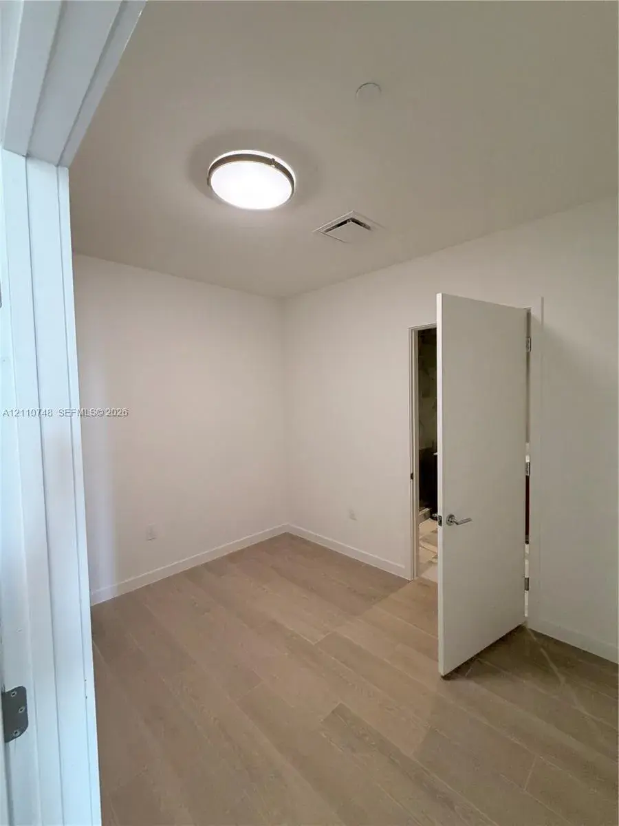 1400 Biscayne BLVD # 809, Miami FL 33132