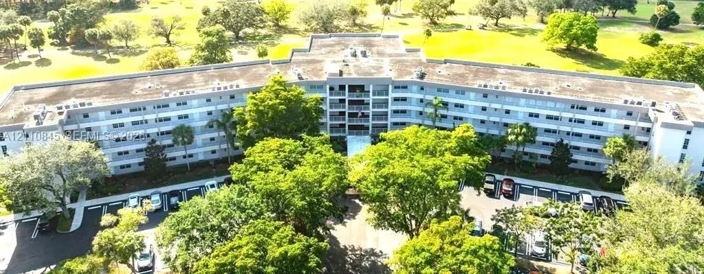 565 Oaks Ln # 410, Pompano Beach FL 33069