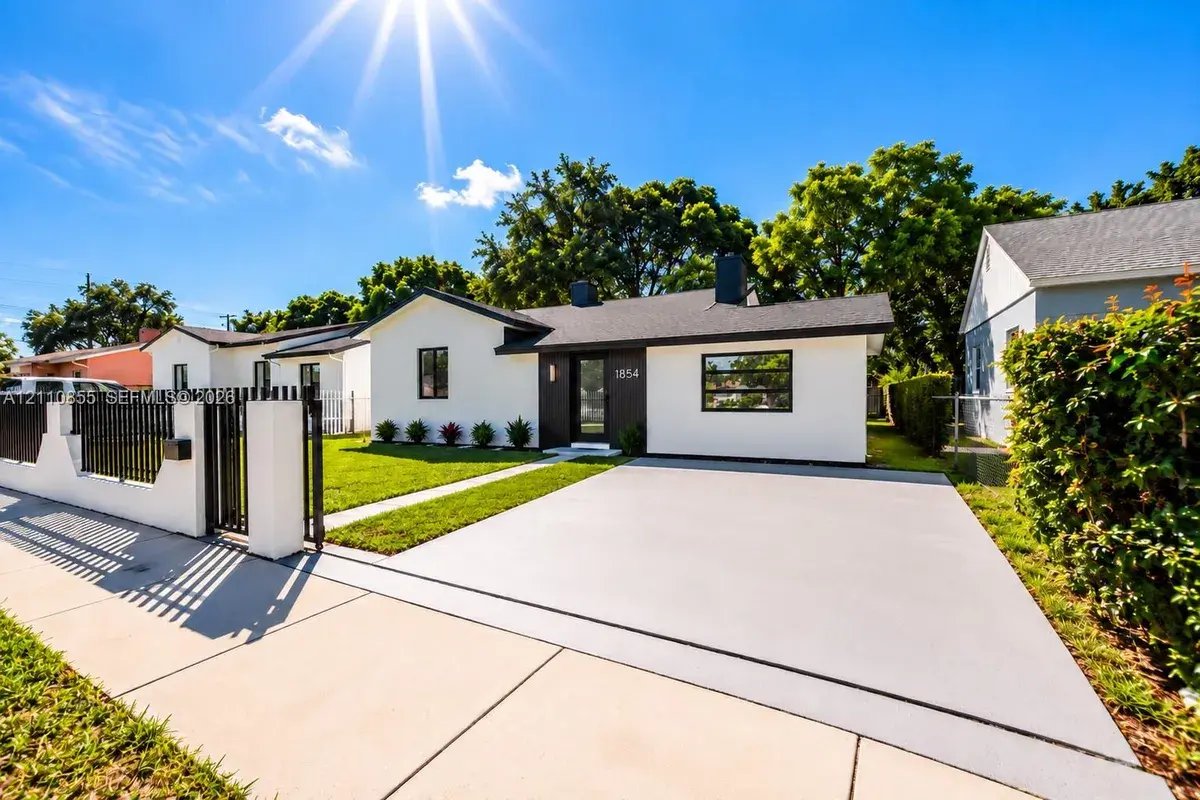 854 NW 76th St, Miami FL 33150