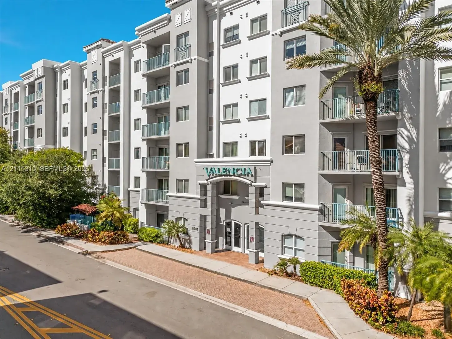 2 bedroom 2 bath Residential for sale at 6001 SW 70th St # 640, South Miami FL 33143