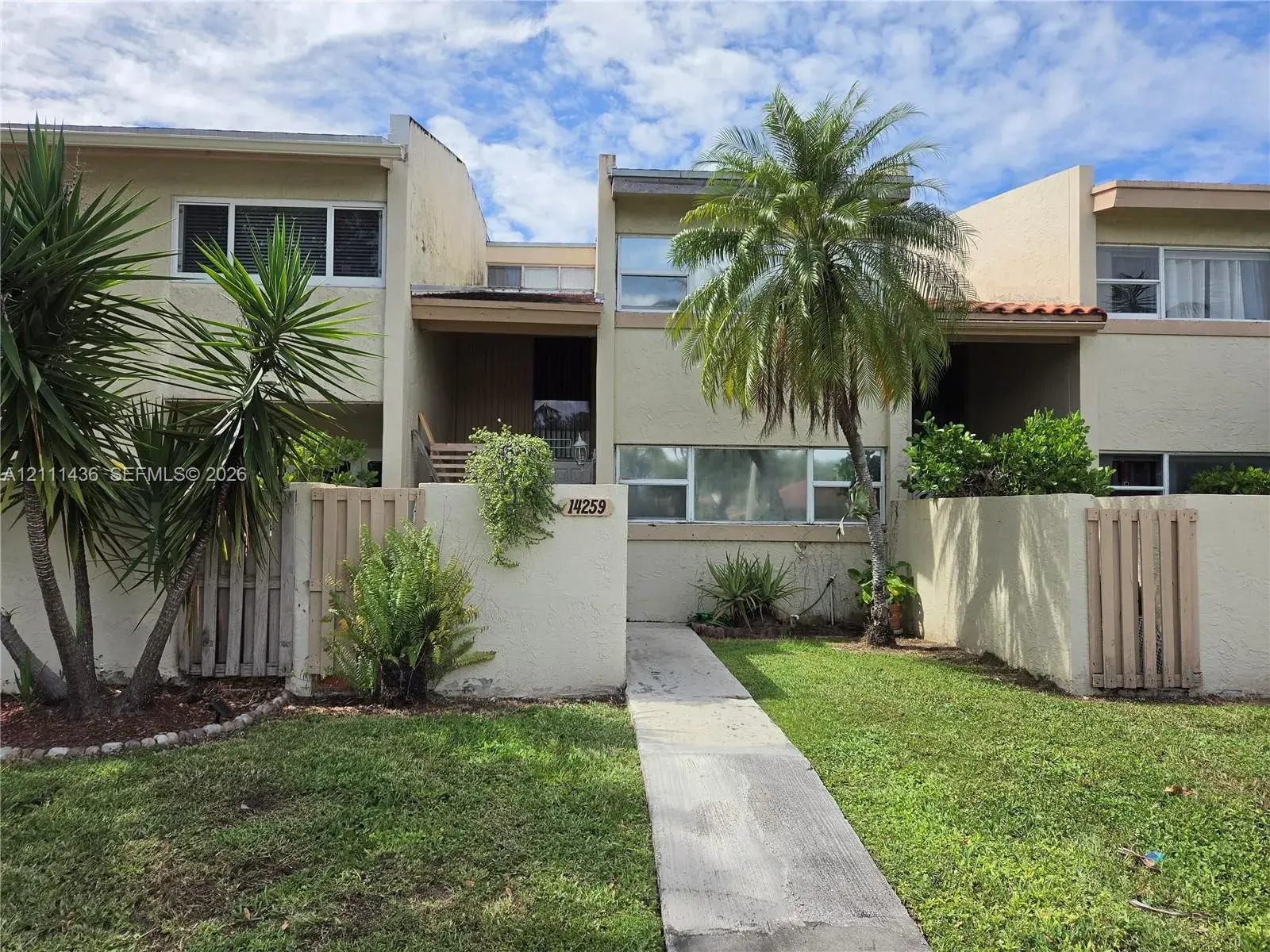 3 bedroom 3 bath Residential for sale at 14259 E Kendale Lakes Cir, Miami FL 33183