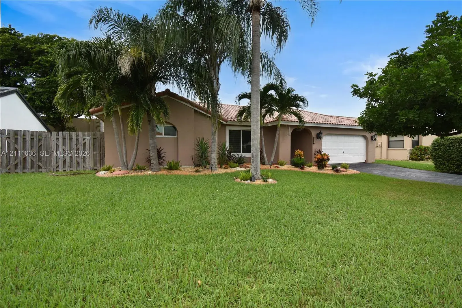 4 bedroom 2 bath Residential for sale at 6671 W Wedgewood Ave, Davie FL 33331