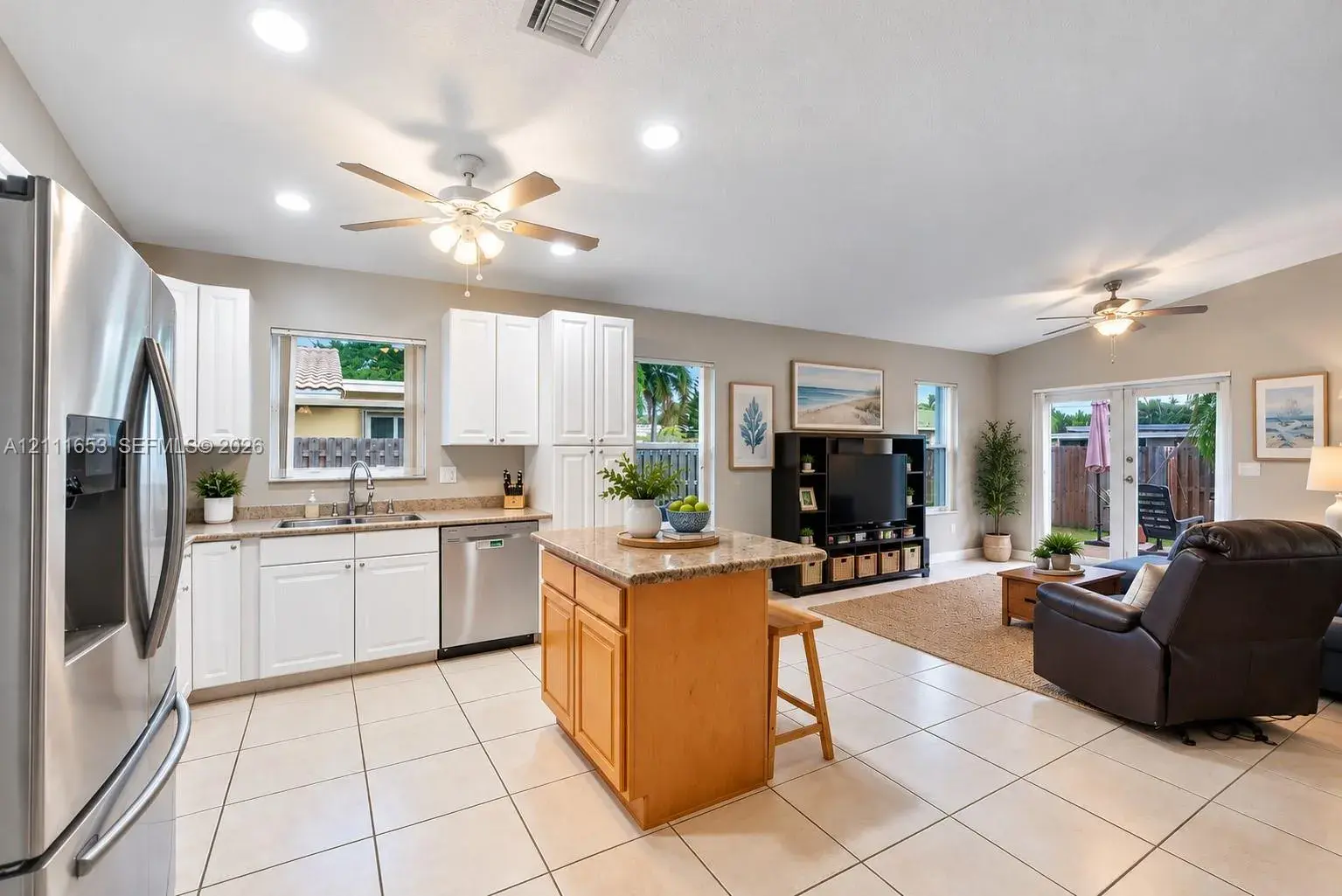 1042 NE 38th St, Oakland Park FL 33334