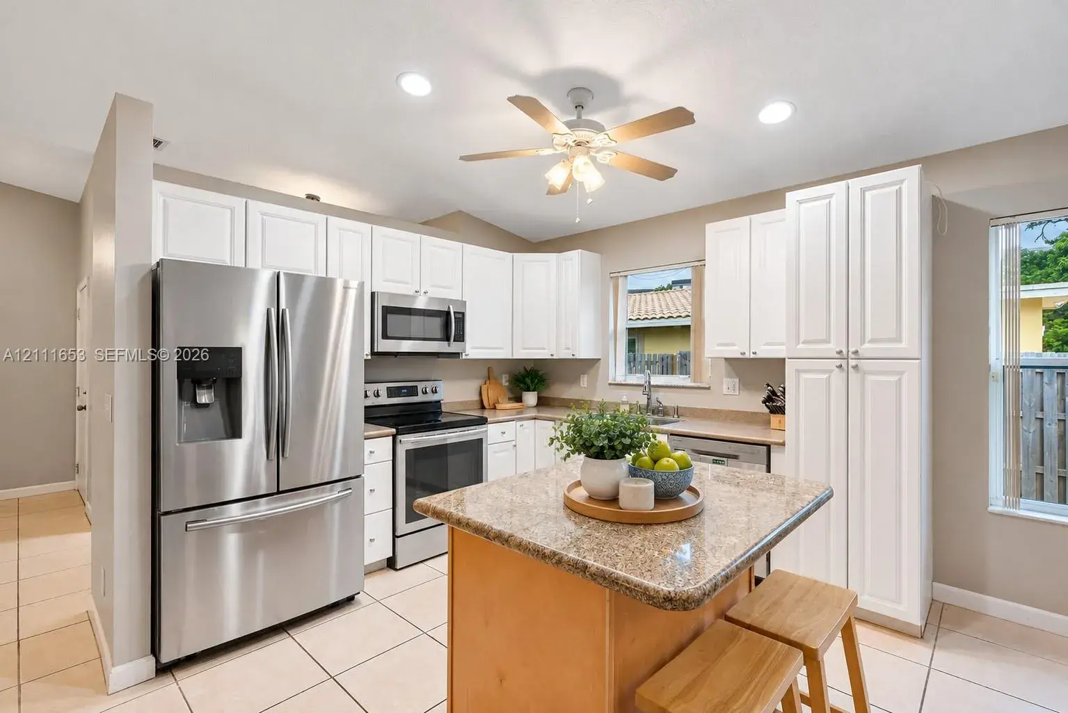 1042 NE 38th St, Oakland Park FL 33334