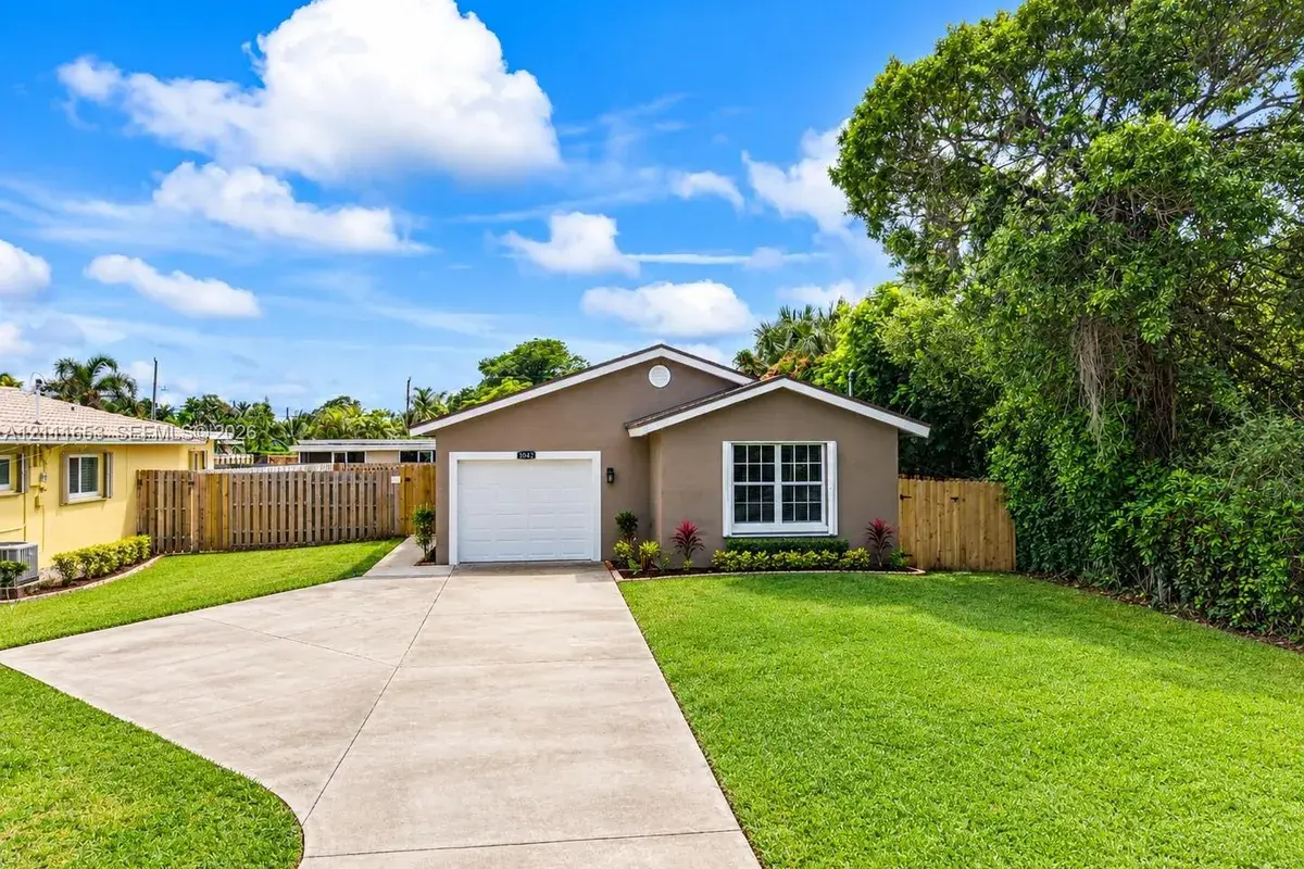 1042 NE 38th St, Oakland Park FL 33334
