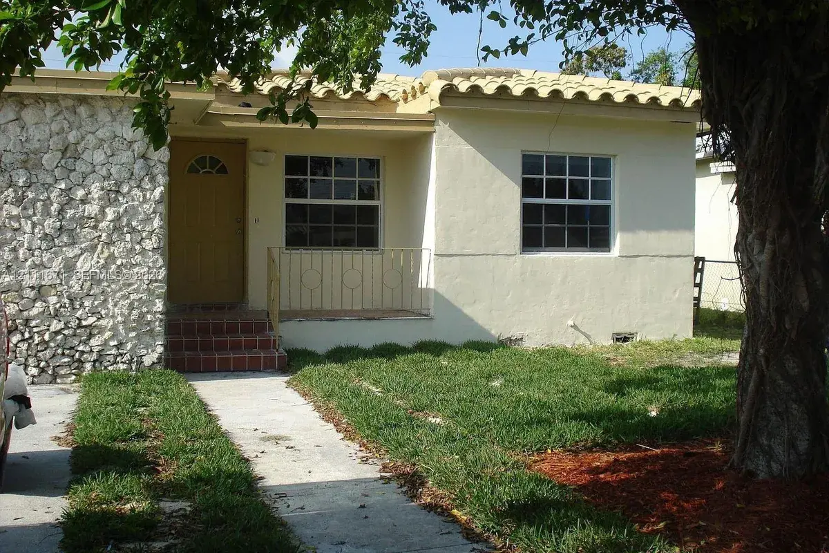 879 NW 74th St, Miami FL 33150