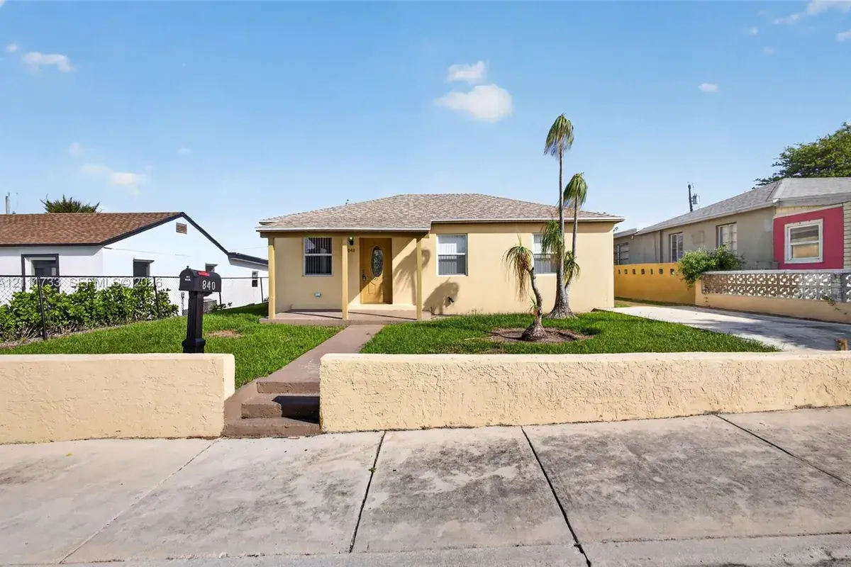840 W 4th St, Riviera Beach FL 33404