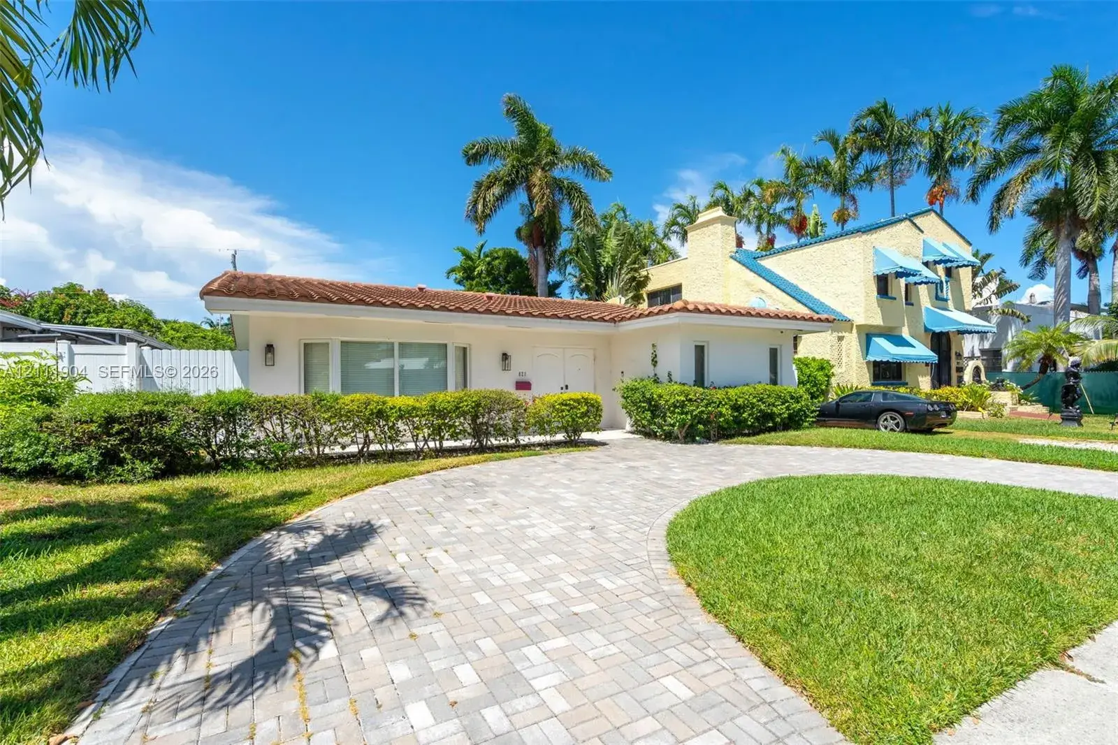 821 Harrison St, Hollywood FL 33019