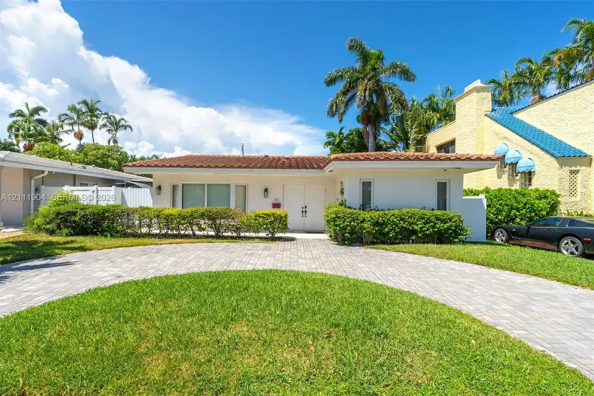 821 Harrison St, Hollywood FL 33019