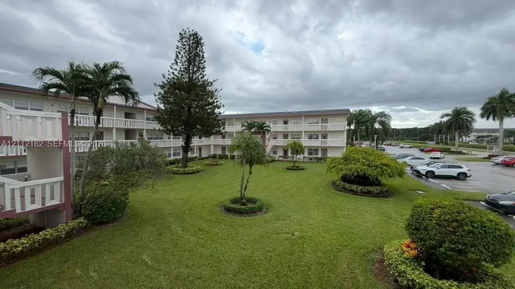 2 bedroom 1 bath Residential for sale at 309 Fanshaw H # 309, Boca Raton FL 33434