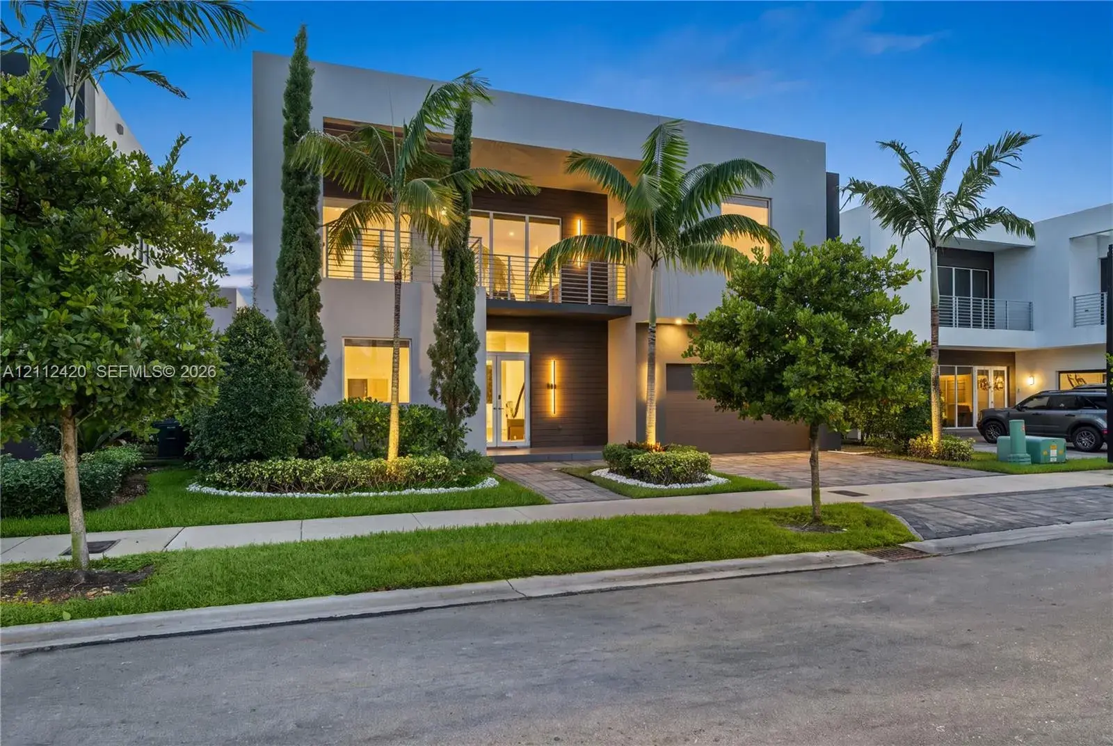 4 bedroom 4 bath Residential for sale at 10054 NW 76th Ter, Doral FL 33178