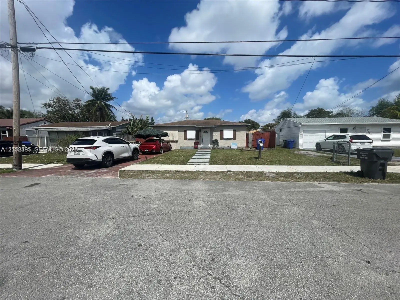 2 bedroom 1 bath Residential for sale at 2509 Grant St, Hollywood FL 33020