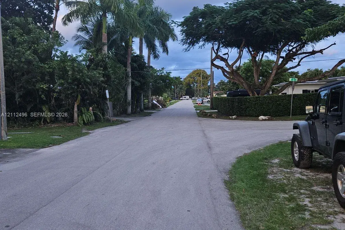 290 NE 115th St, Miami FL 33161
