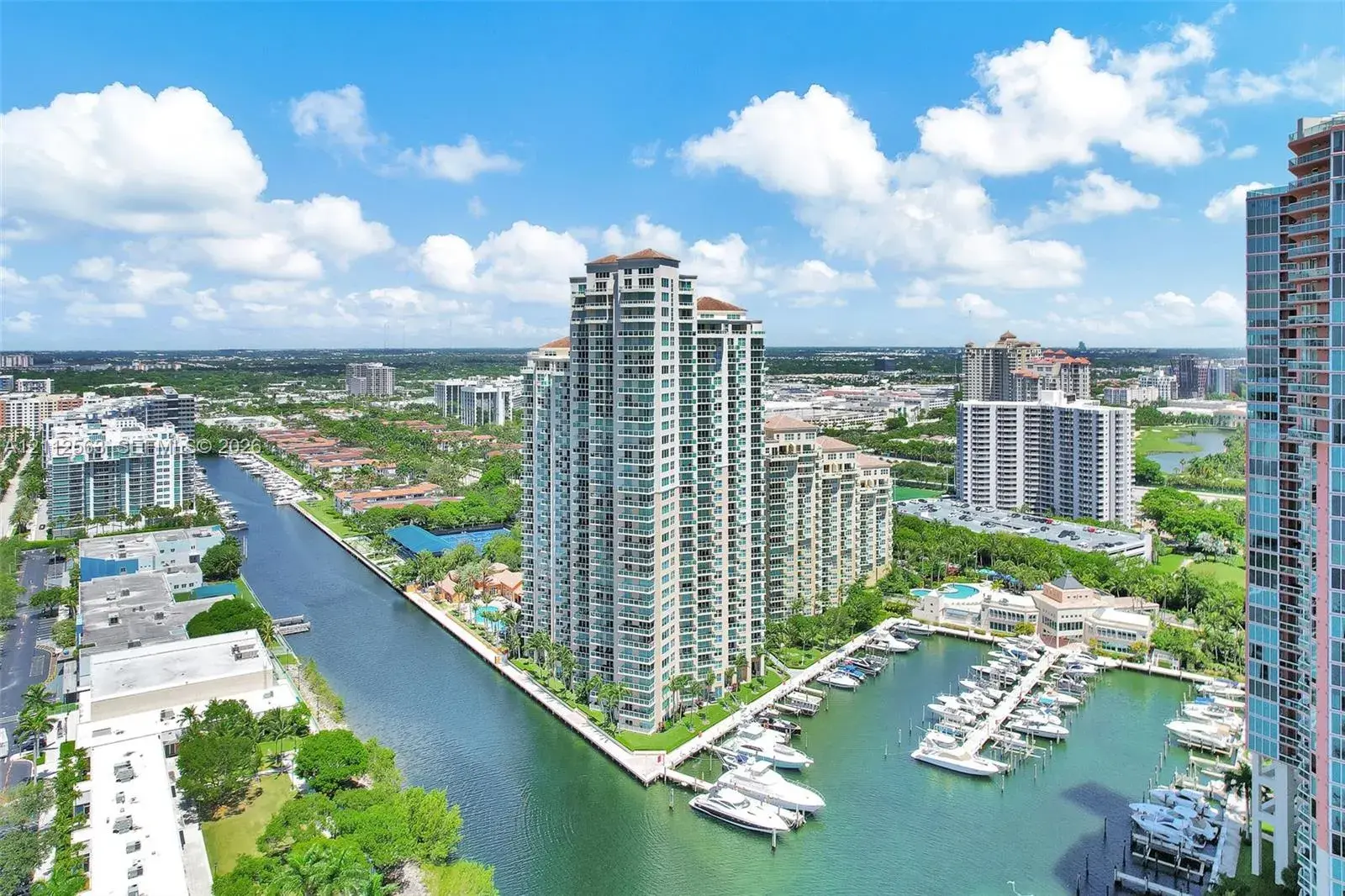 3330 NE 190th St # 2016, Aventura FL 33180