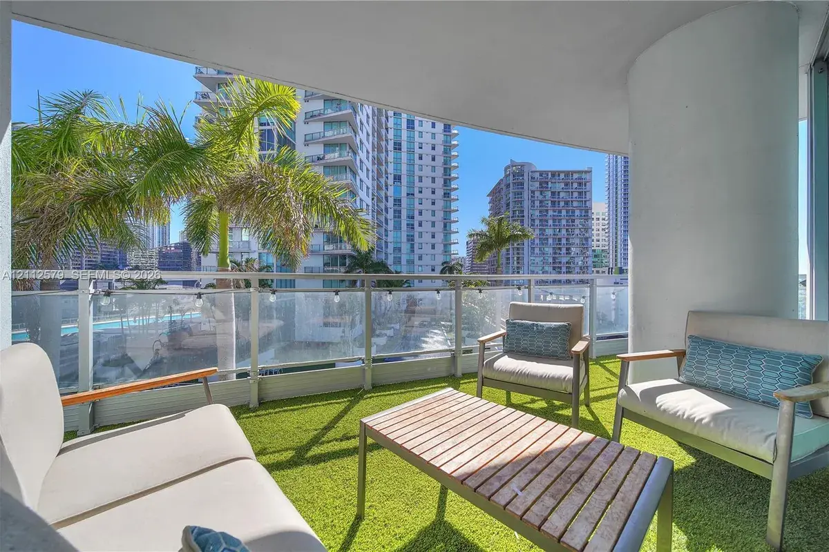 90 SW 3rd St # 1213, Miami FL 33130