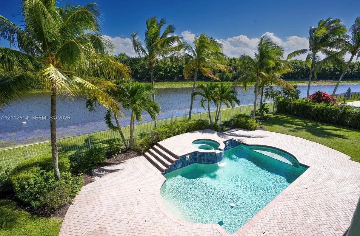 6 bedroom 4 bath Residential for sale at 1422 Victoria Isle Dr, Weston FL 33327