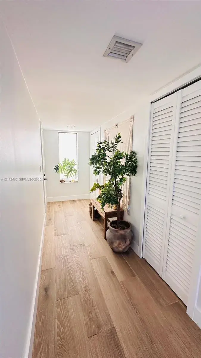 223 Lakeview Dr # 204, Weston FL 33326
