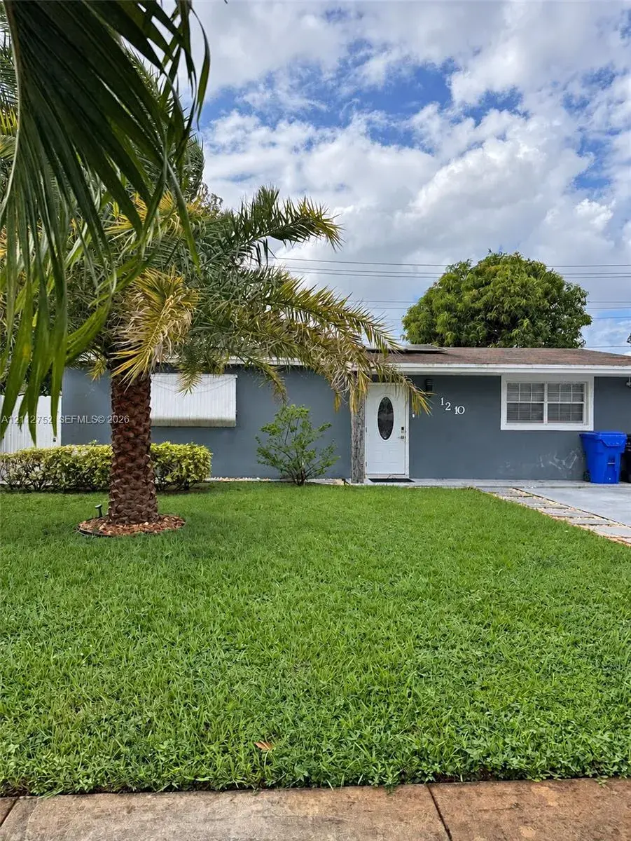 2 bedroom 2 bath Residential for sale at 1210 N 71st Ave, Hollywood FL 33024