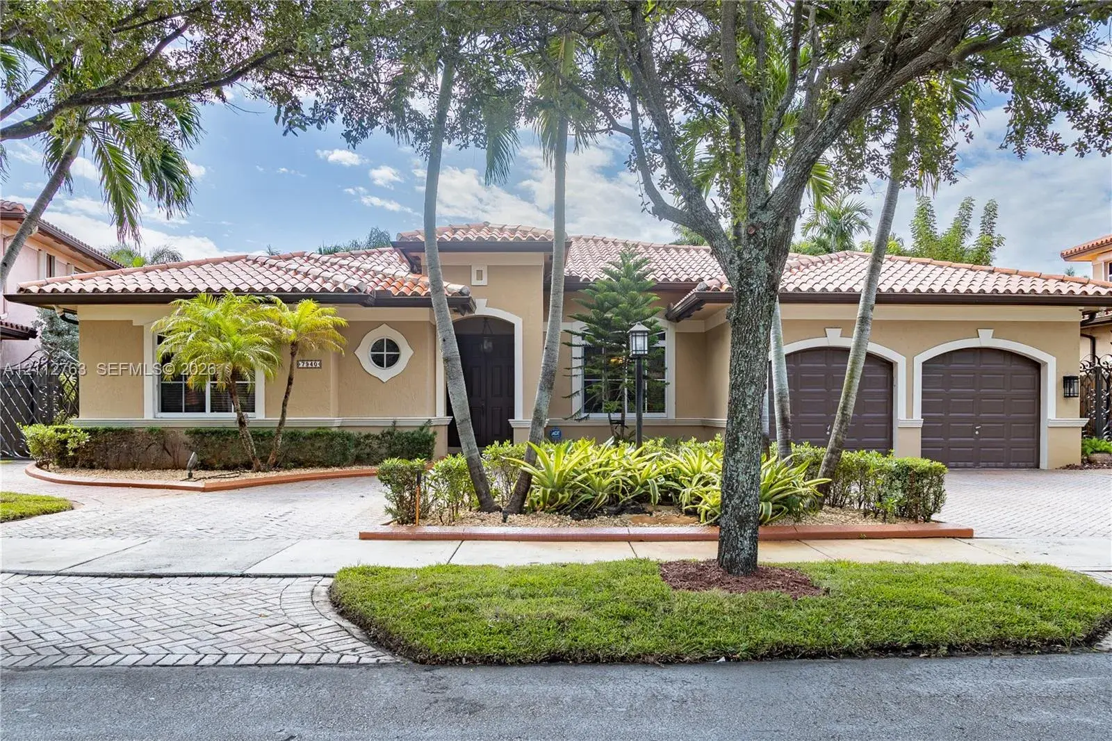 3 bedroom 2 bath Residential for sale at 7940 NW 159th Ter, Miami Lakes FL 33016
