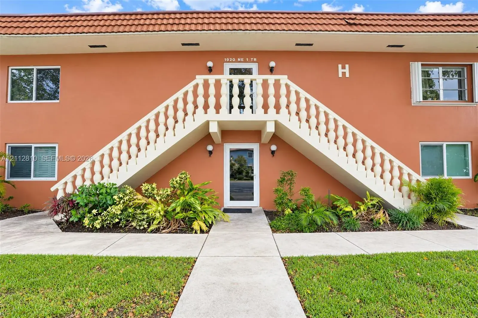 1 bedroom 1 bath Residential for sale at 1920 NE 1st Ter # 107H, Wilton Manors FL 33305