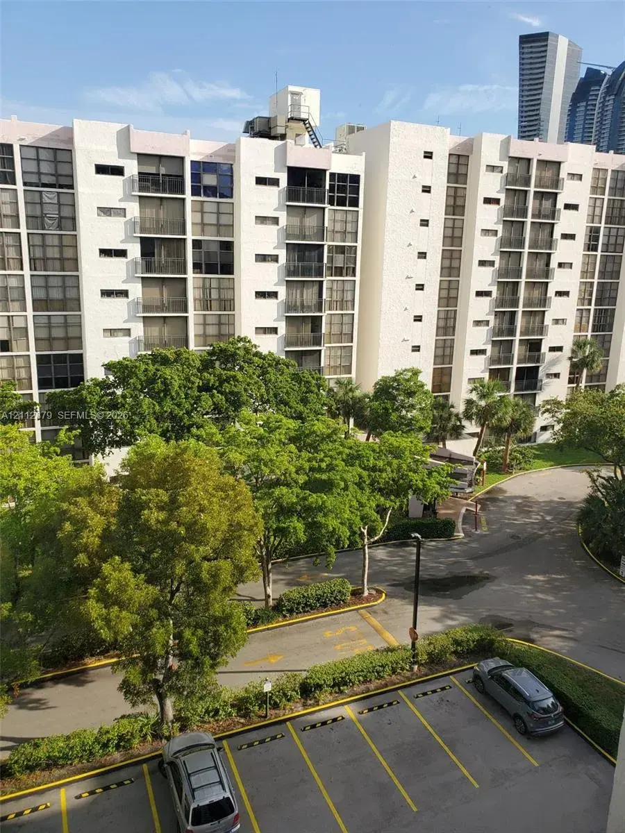 1 bedroom 1 bath Residential Lease for rent at 16909 N Bay Rd # 702, Sunny Isles Beach FL 33160