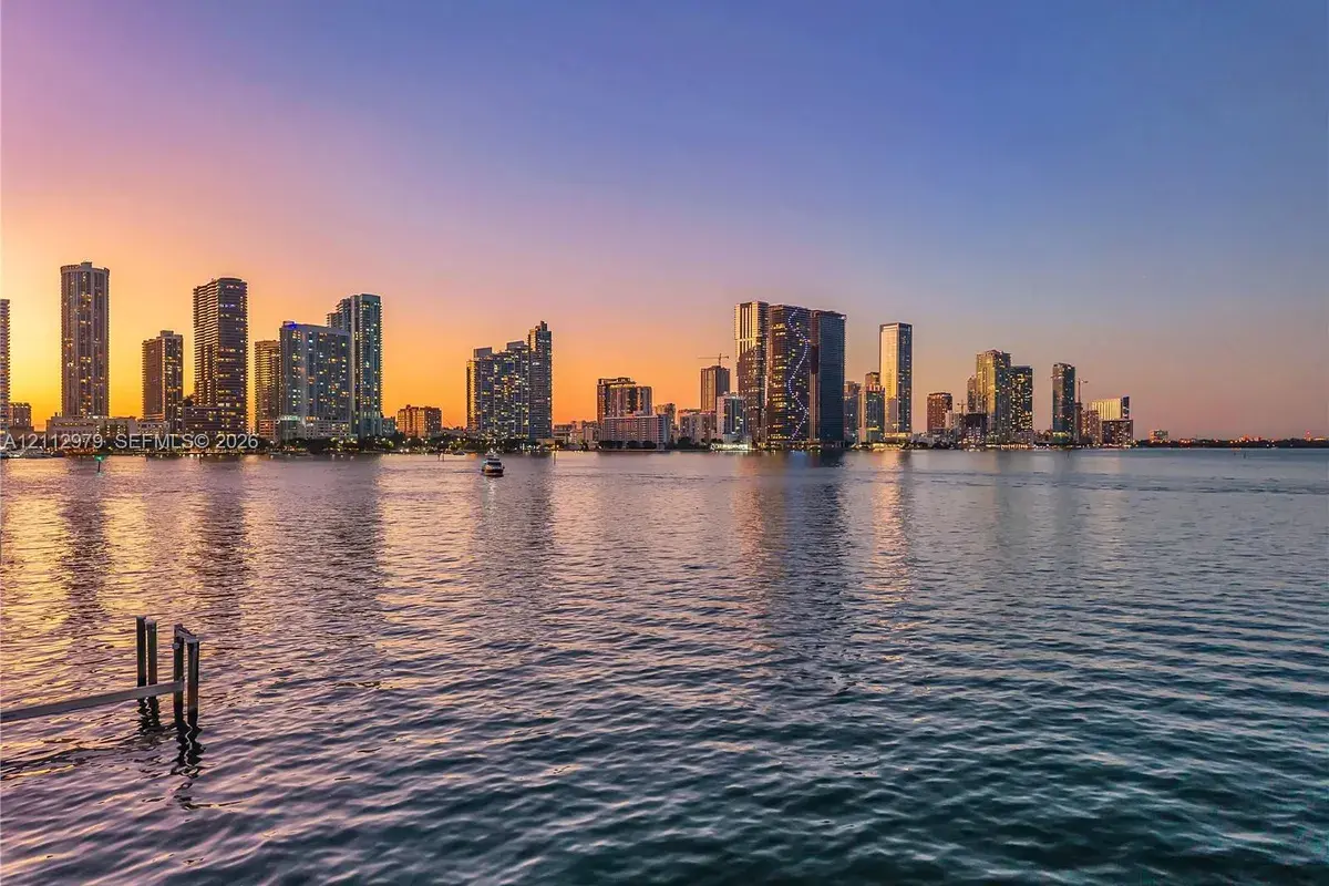 851 N Venetian Dr, Miami FL 33139