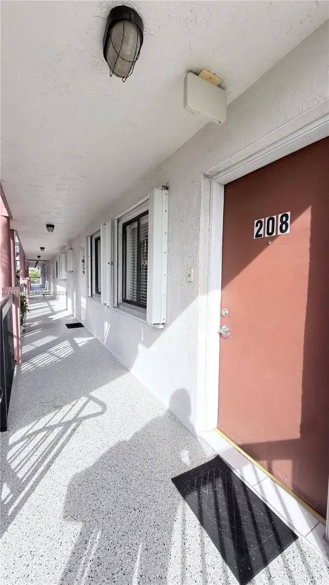 2 bedroom 2 bath Residential for sale at 5460 W 21st Ct # 208, Hialeah FL 33016