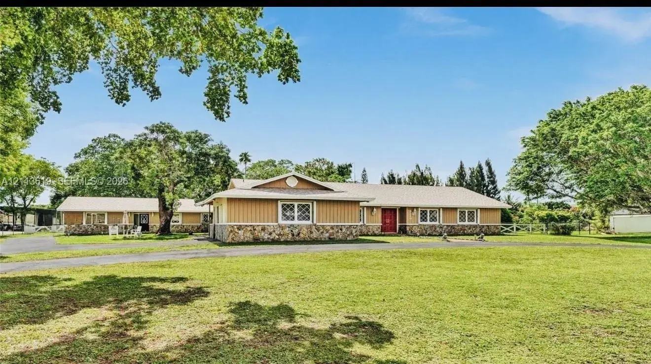 7 bedroom 3 bath Residential for sale at 5310 SW 109 Ave, Davie FL 33328