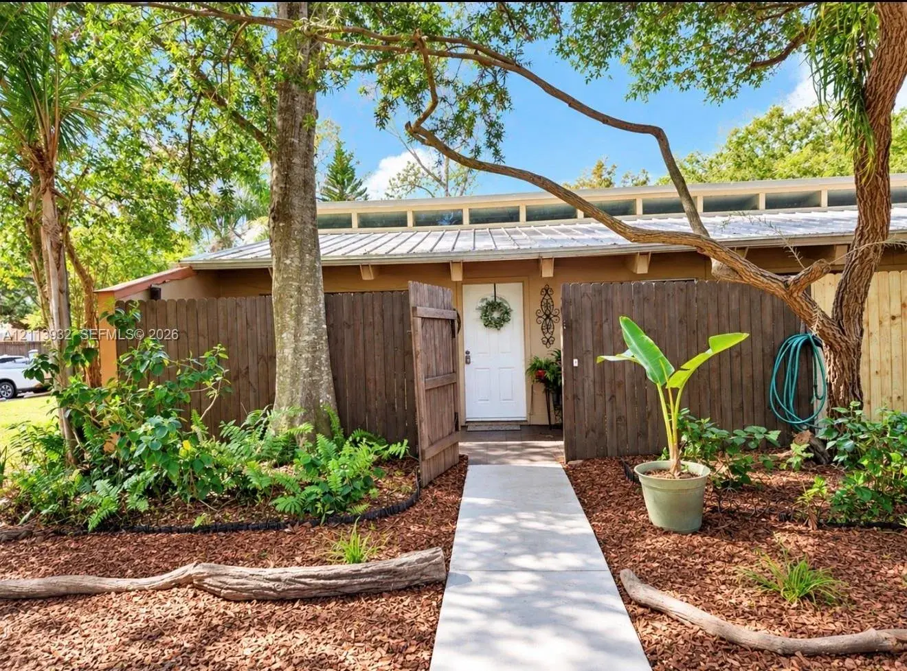 2 bedroom 1 bath Residential for sale at 500 N Jefferson # F1, Sarasota FL 34237
