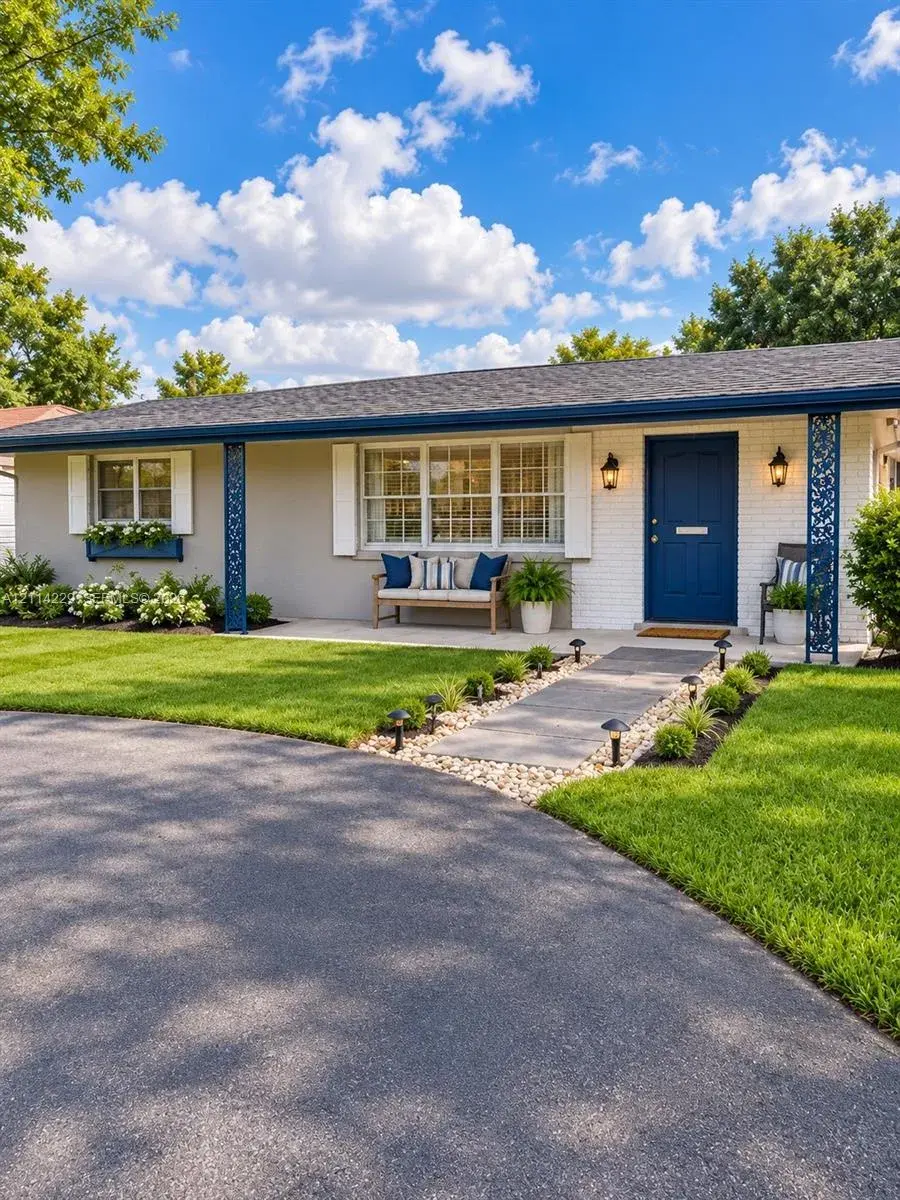 2 bedroom 1 bath Residential for sale at 7900 NW 13th St, Pembroke Pines FL 33024