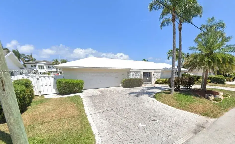 3 bedroom 3 bath Residential for sale at 3850 NE 24th Ave, Lighthouse Point FL 33064