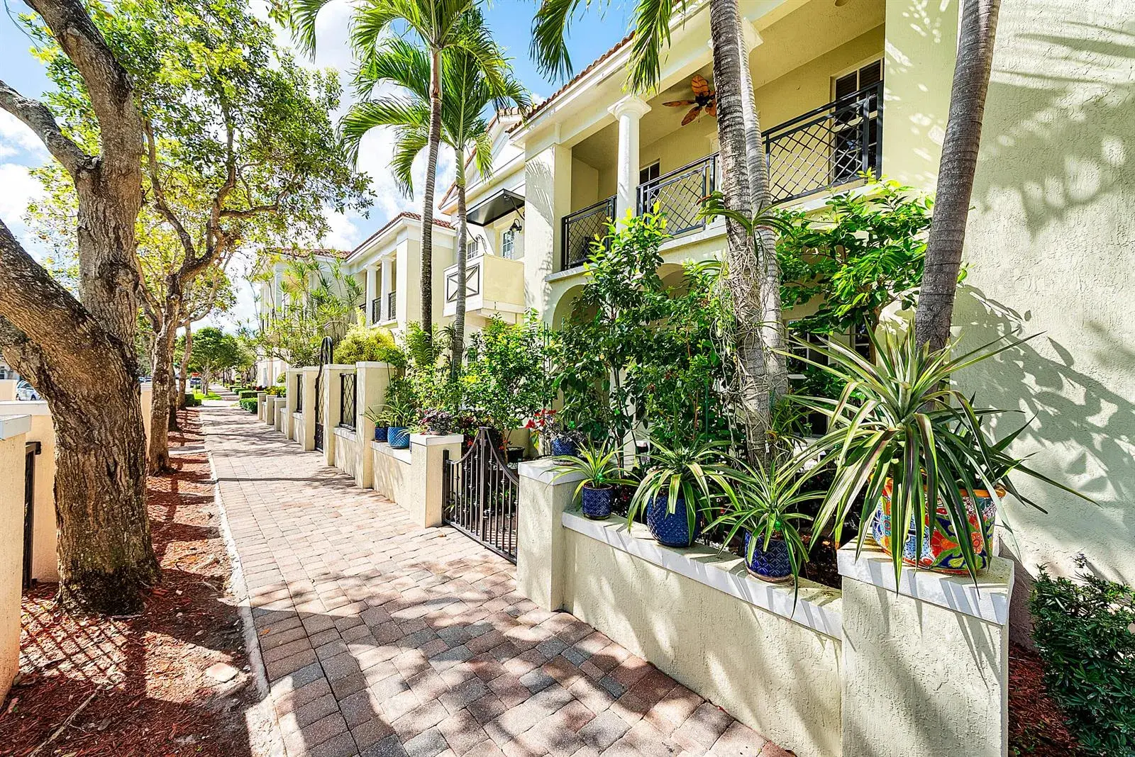 2 bedroom 2 bath Residential for sale at 704 NW 83rd Place, Boca Raton FL 33487
