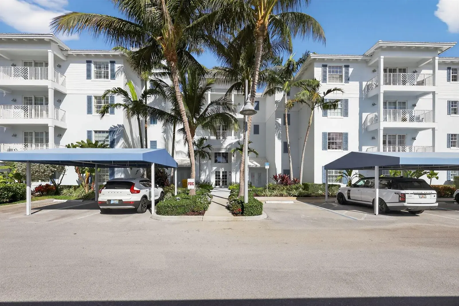 2 bedroom 2 bath Residential for sale at 915 Bay Colony Drive S, Juno Beach FL 33408