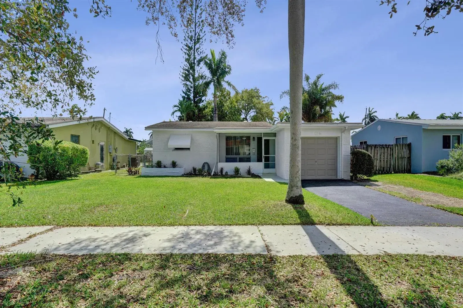 2 bedroom 2 bath Residential for sale at 1506 Cleveland Street, Hollywood FL 33020