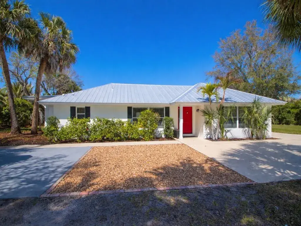 3 bedroom 2 bath Residential Lease for rent at 527 E Causeway Boulevard, Vero Beach FL 32963