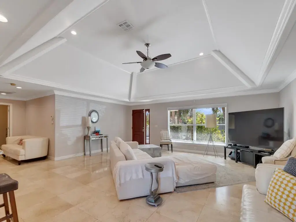 527 E Causeway Boulevard, Vero Beach FL 32963
