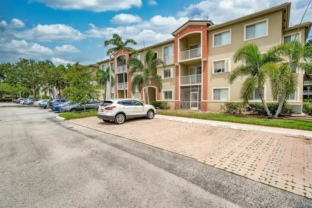 3 bedroom 2 bath Residential for sale at 7085 Nova Drive # 226, Davie FL 33317