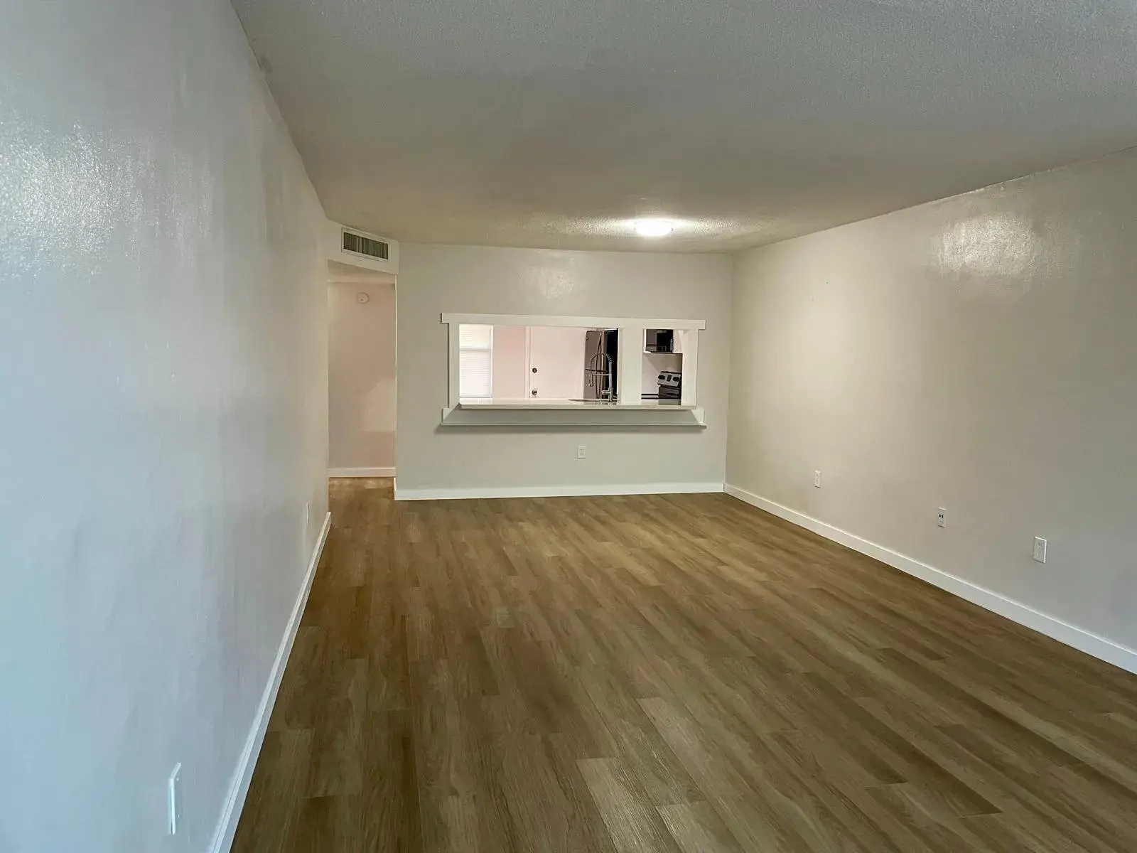 1 bedroom 1 bath Residential for sale at 1401 NE 191st Street, Miami FL 33179