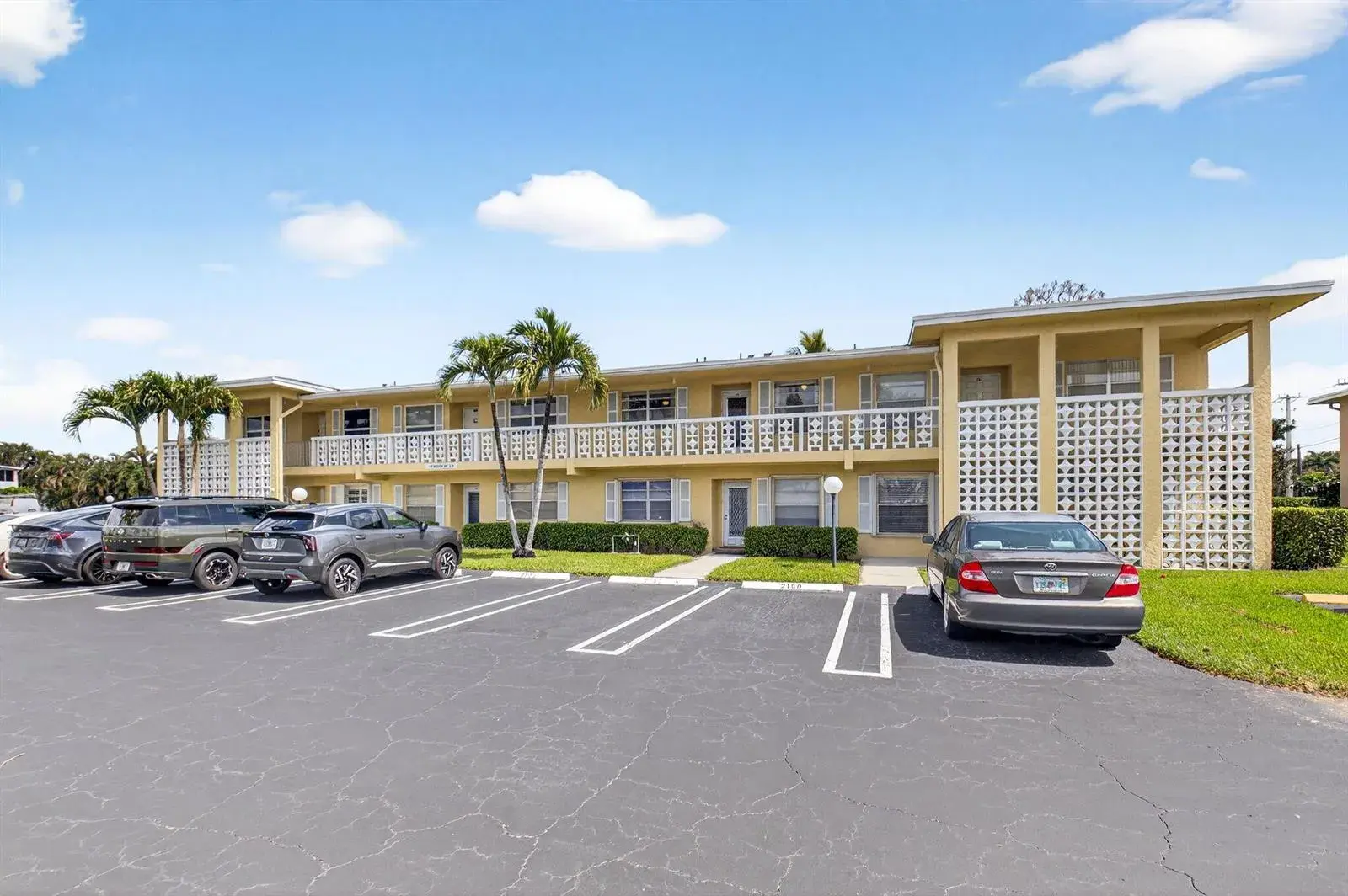 2 bedroom 2 bath Residential for sale at 1150 Mahogany Way # 203, Delray Beach FL 33445