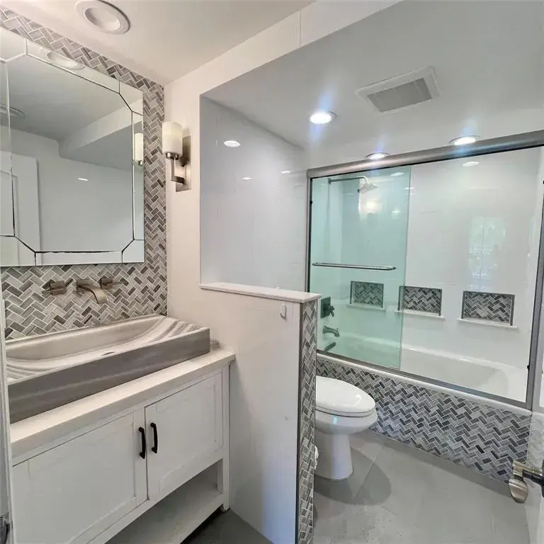 2 bedroom 2 bath Residential for sale at 3900 N Hills Drive # 208, Hollywood FL 33021