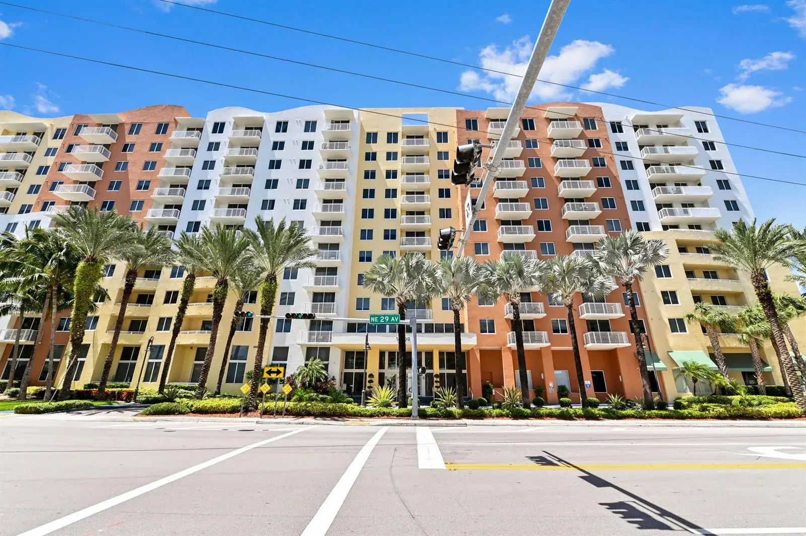 2 bedroom 2 bath Residential for sale at 18800 NE 29th Avenue # 816, Aventura FL 33180