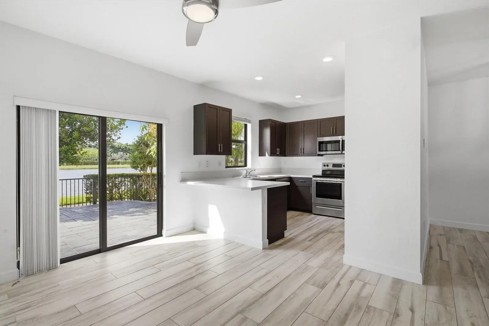 2 bedroom 2 bath Residential for sale at 5884 Mustang Manor, Davie FL 33314