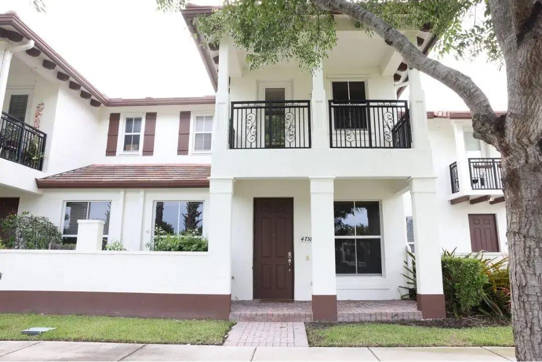 3 bedroom 2 bath Residential for sale at 4758 Sierra Lane, Coconut Creek FL 33073