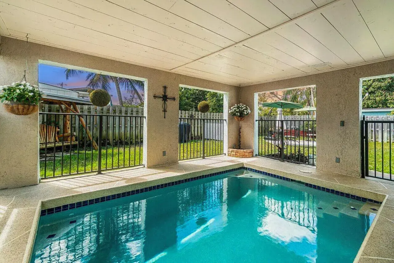 944 Hansen Street, West Palm Beach FL 33405 photo 2