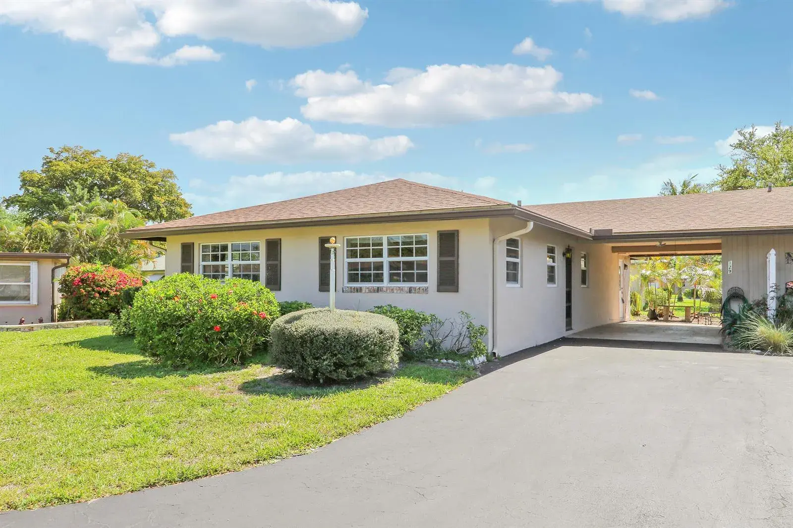 2 bedroom 2 bath Residential for sale at 129 Mockingbird Lane, Delray Beach FL 33445