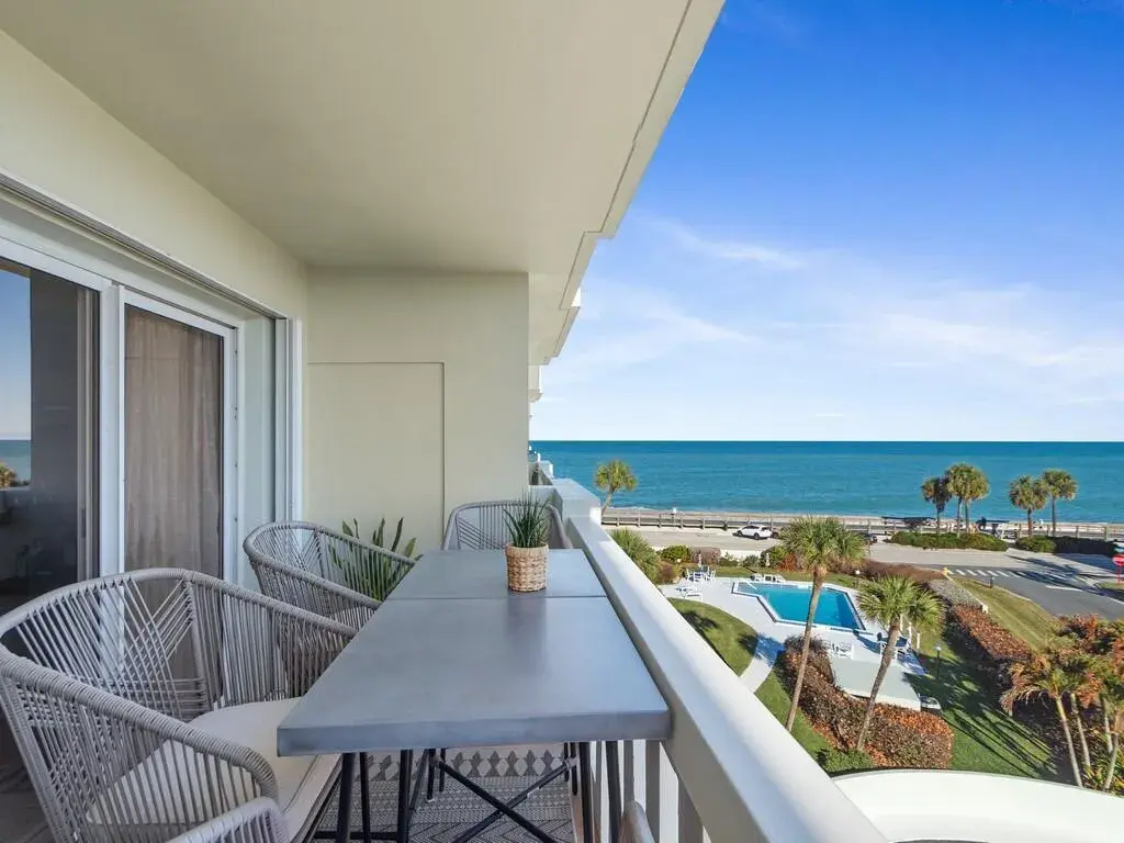 2 bedroom 2 bath Residential for sale at 4049 Ocean Drive # 402, Vero Beach FL 32963