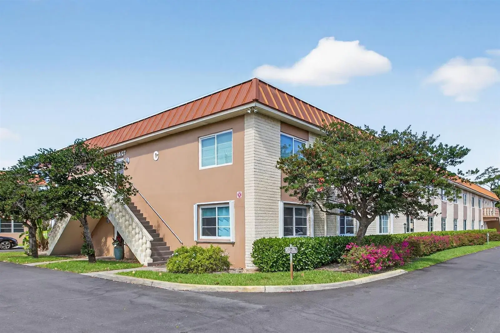 1 bedroom 1 bath Residential for sale at 9 NE 19th Court # 214c, Wilton Manors FL 33305