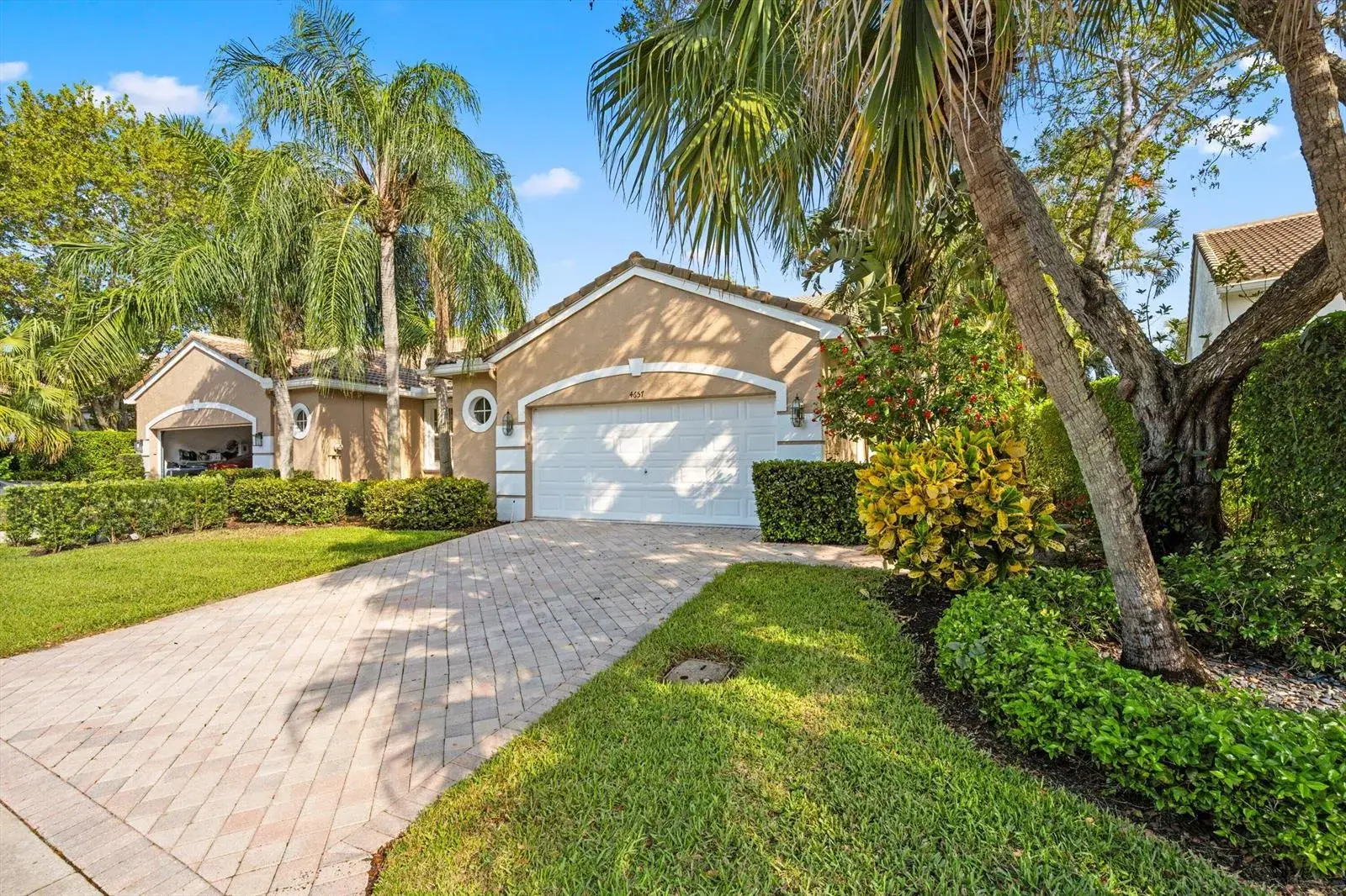 3 bedroom 2 bath Residential for sale at 4657 Carlton Golf Drive, Lake Worth FL 33449