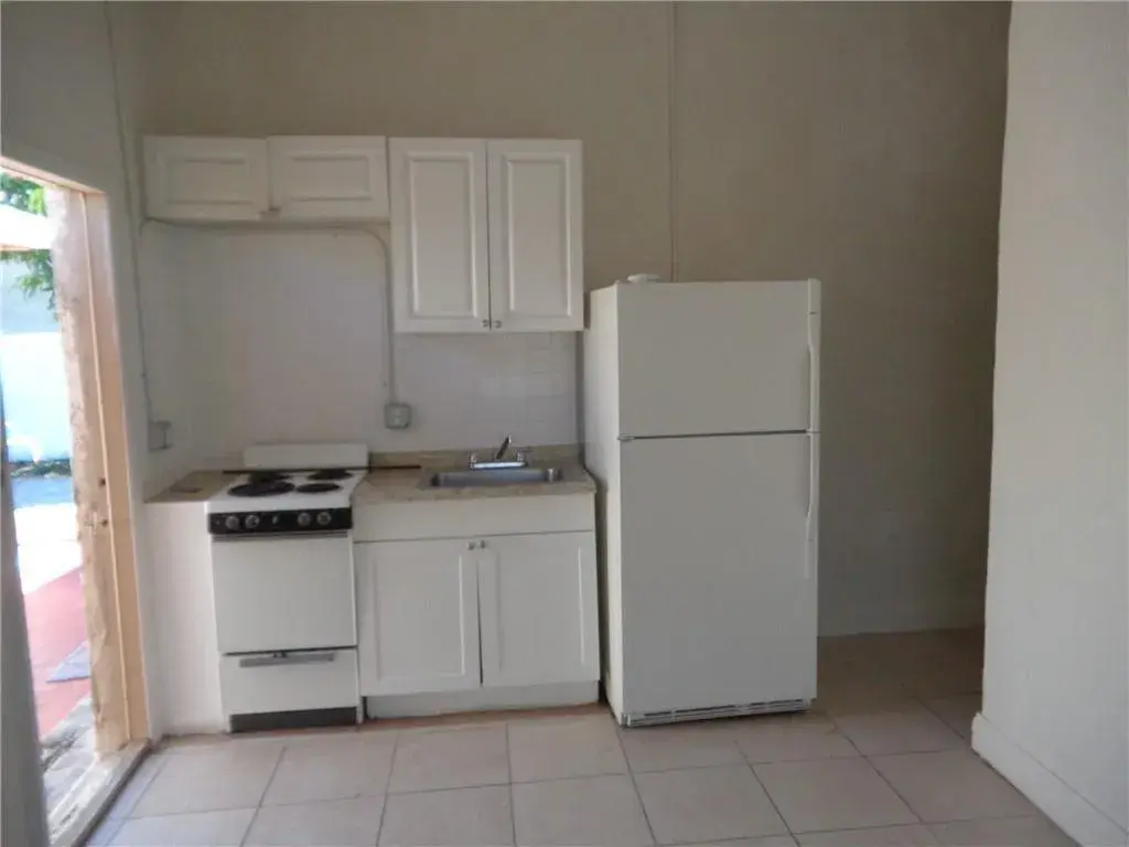 2 bedroom 1 bath Residential Lease for rent at 2204 Atlanta Street # 3, Hollywood FL 33020